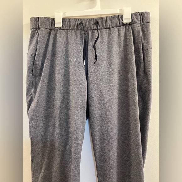 12. Lululemon On The Fly Pant *27" Heathered Black - Picture 13 of 16